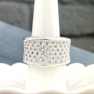 NWT Silver Tone Thick Band Fashion Ring Rhinestone Honeycomb